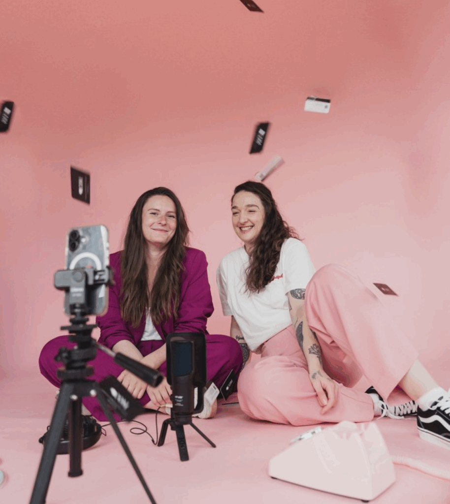 Margaux & Clara Poing Com Agence